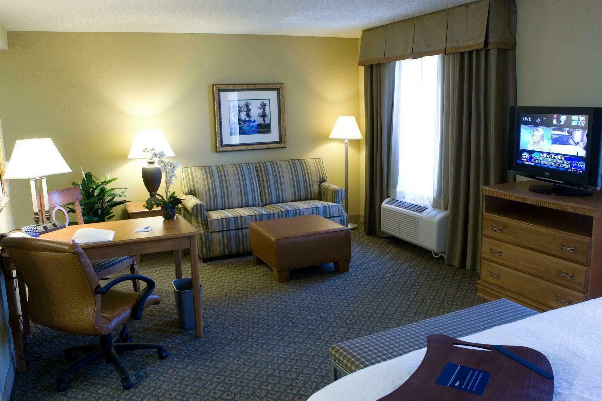 Hampton Inn & Suites Мерфрісборо Номер фото